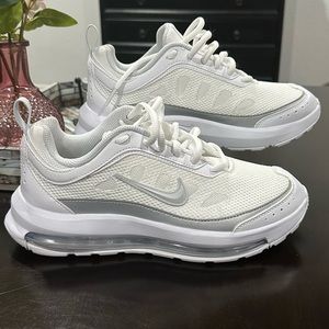 Women’s Nike Air Max. Sz8.